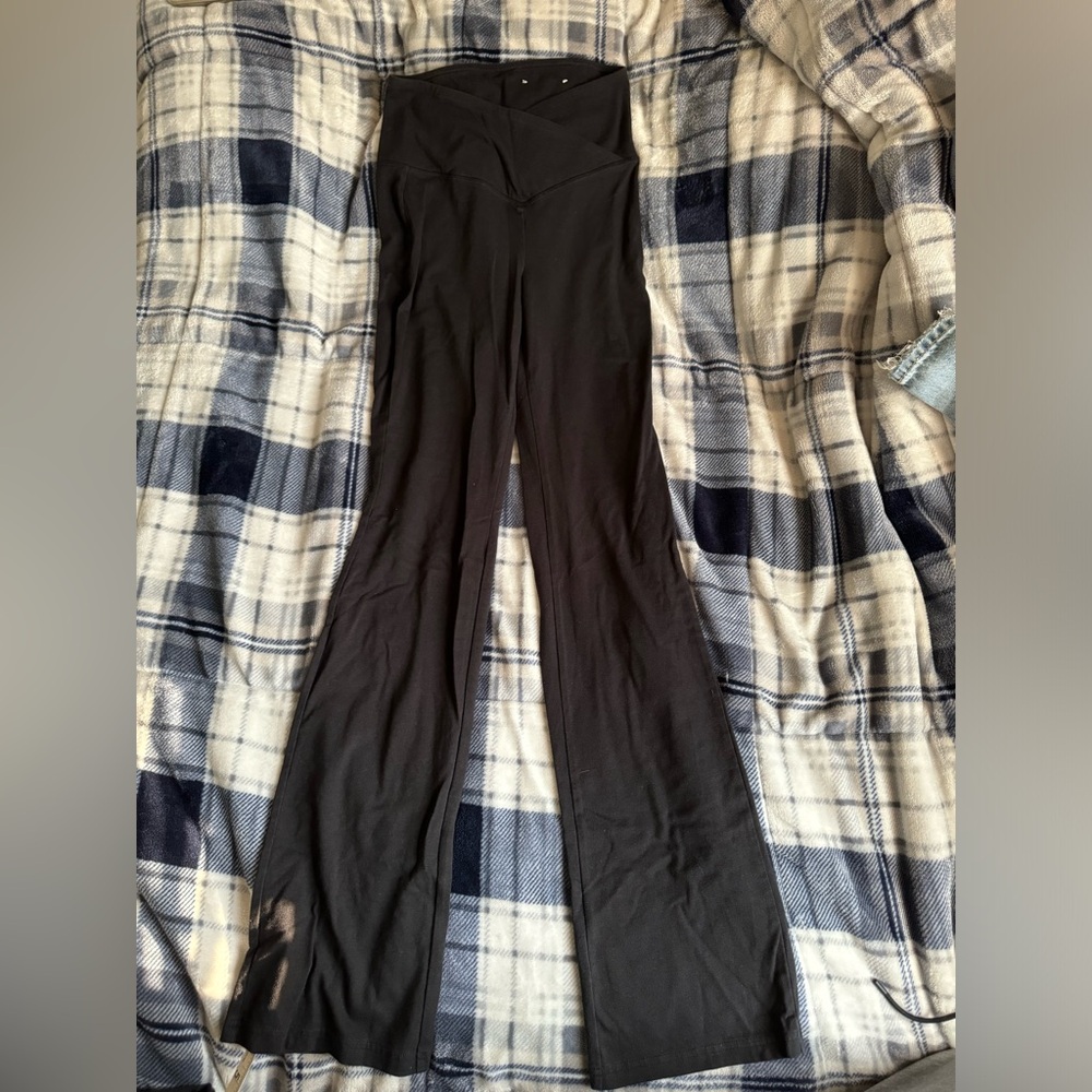Kohl’s Cross Flare Leggings